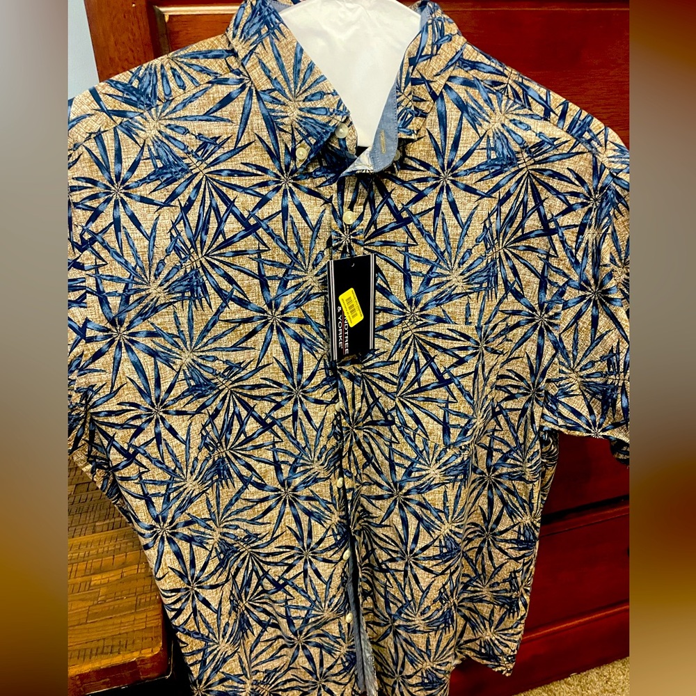 Roundtree Men’s Large Navy Tropical Button down